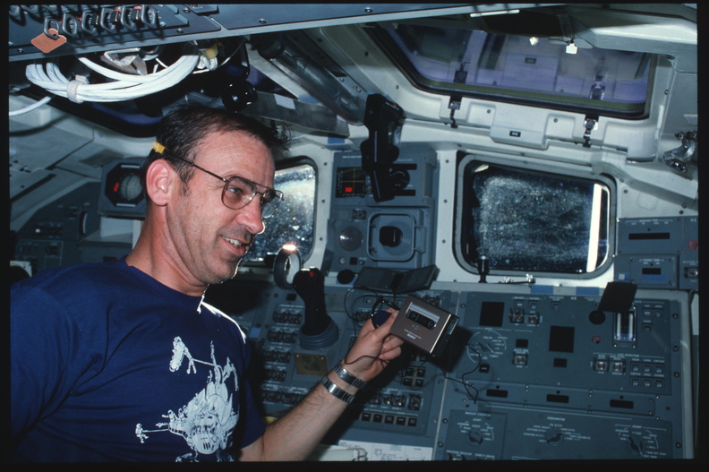 STS007-09-438.jpg