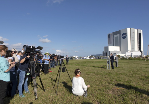 KSC-20190523-PH-KLS01-0049