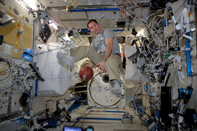thom_astro_33642218364_Working on my hang time.jpg