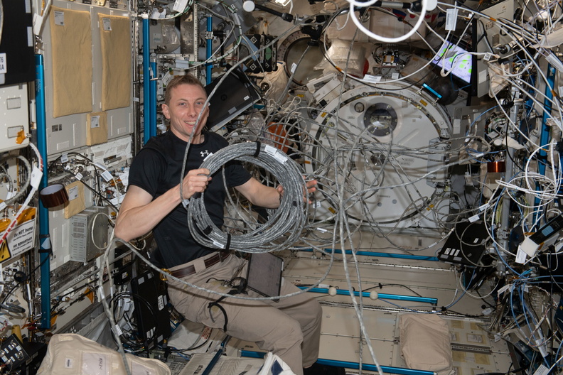 astronaut-woody-hoburg-reconfigures-video-cables_52861696264_o.jpg