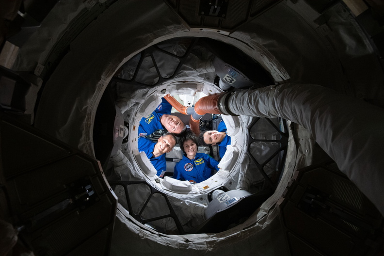 expedition-67-flight-engineers-inside-the-boeing-cst-100-starliner_52130281085_o.jpg