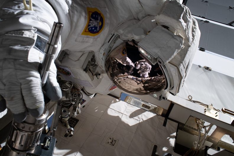 the-reflection-in-jessica-meirs-spacesuit-helmet-is-christina-koch_49420166888_o.jpg