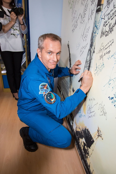 expedition-58-crew-member-david-saint-jacques-of-the-canadian-space-agency-signs-a-wall-mural_45379680994_o.jpg