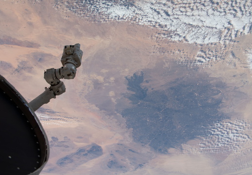 ISS058E000174