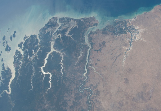 ISS057-E-111392