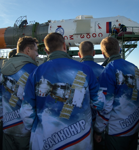 the-soyuz-rocket-is-rolled-out-by-train-to-the-launch-pad_45207518371_o.jpg