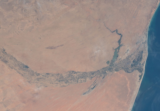 ISS057-E-111395