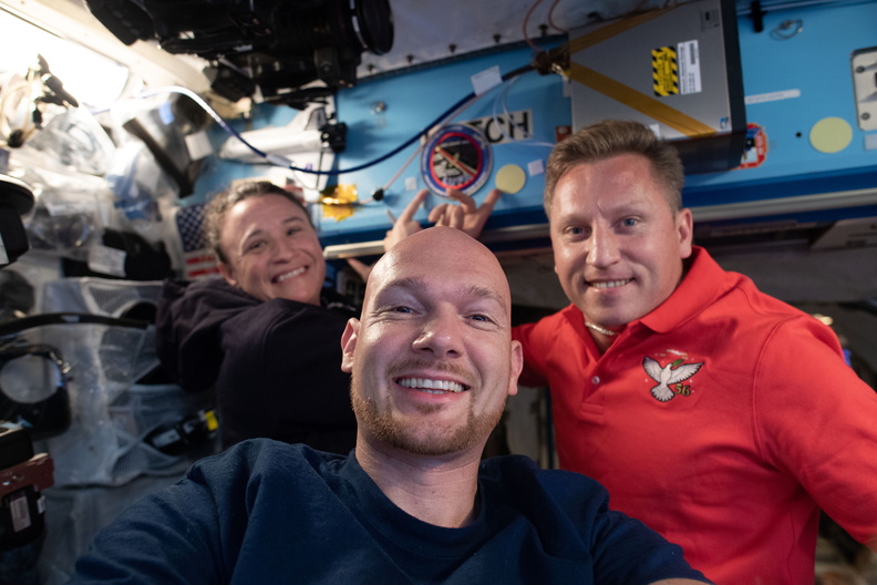 expedition-56-57-crewmates-pose-for-a-portrait_29437569788_o.jpg