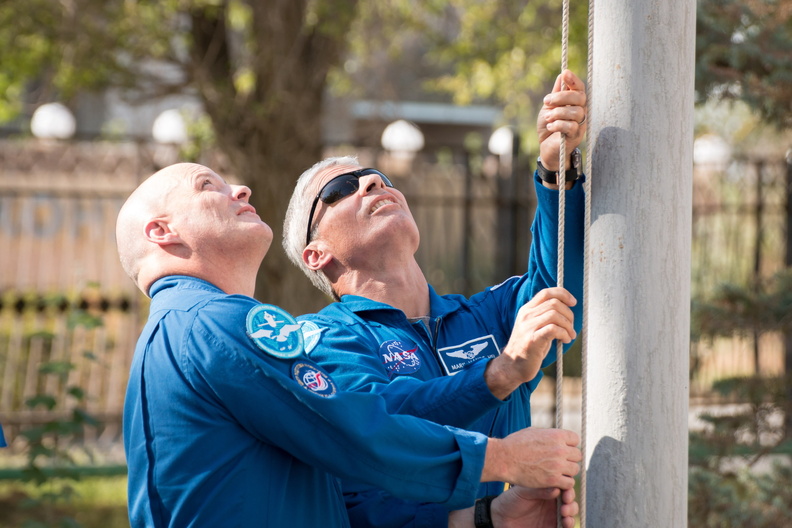 nasa-astronauts-scott-tingle-and-mark-vande-hei_36947798961_o.jpg