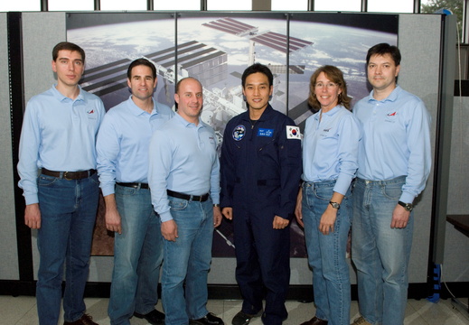 JSC2008-E-004205