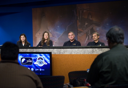 JSC2010-E-013824