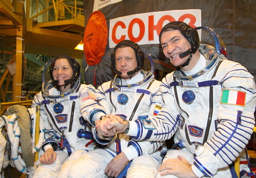 JSC2010-E-194145