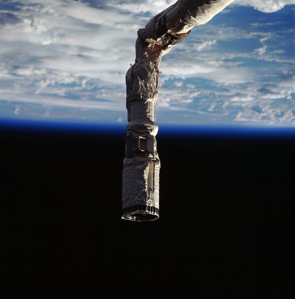 STS072-737-034.jpg