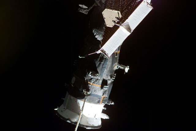 STS084-E-05001