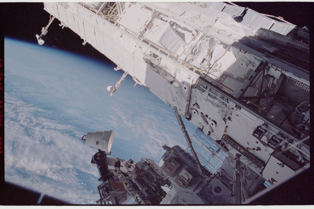 STS121-324-032.jpg