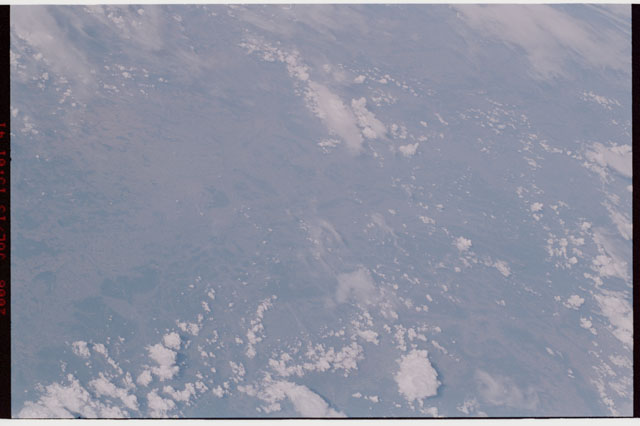STS121-325-014