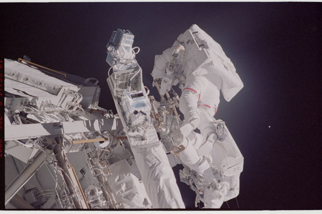 STS121-323-017.jpg