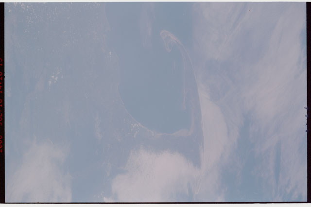 STS121-326-018