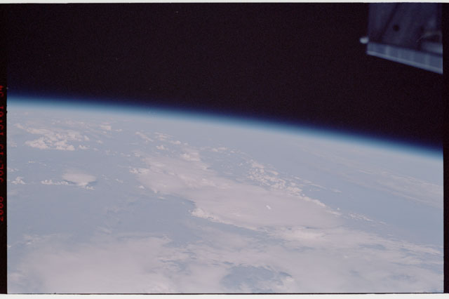 STS121-325-021