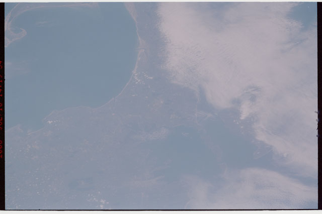STS121-326-015