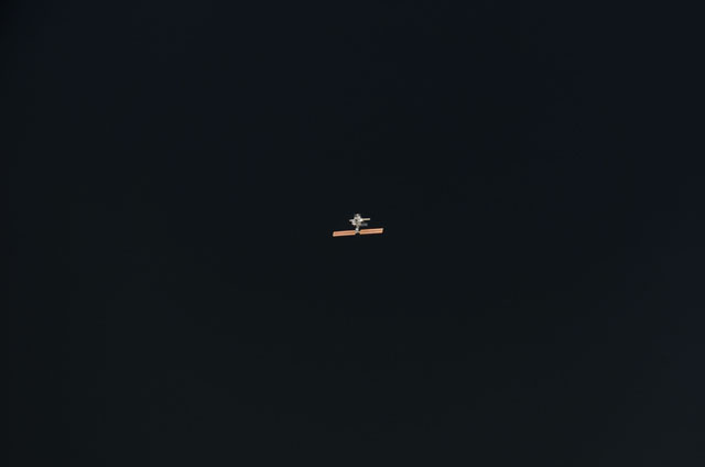 STS111-E-05695