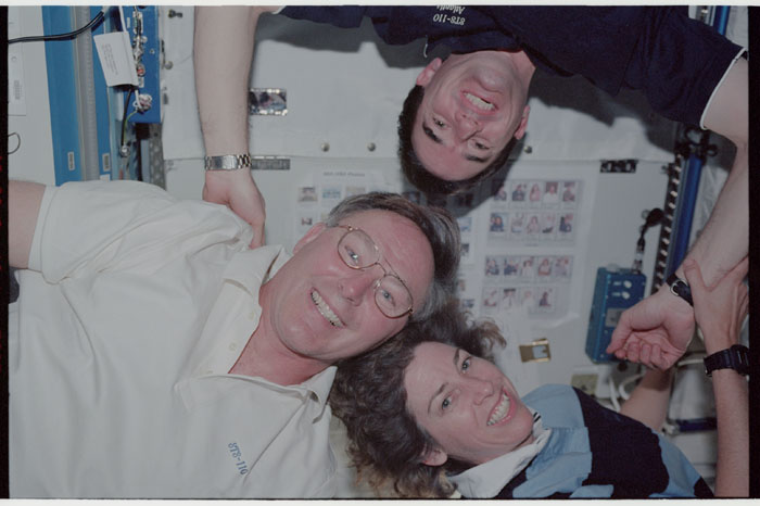 STS110-358-001.jpg